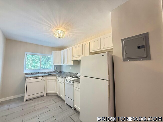 Building Photo - 63 Selkirk Rd