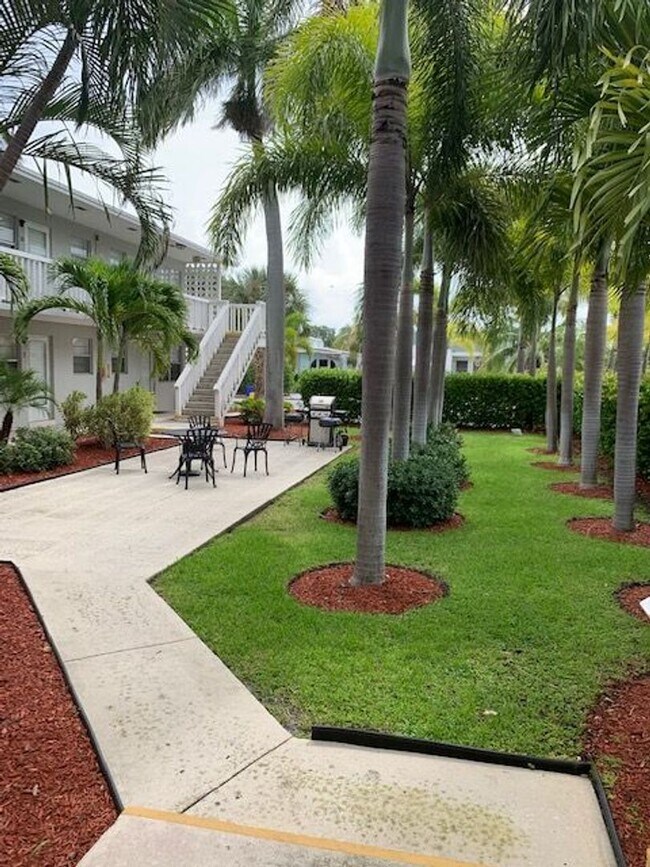 225 Ocean Breeze Lake Worth, FL 33460