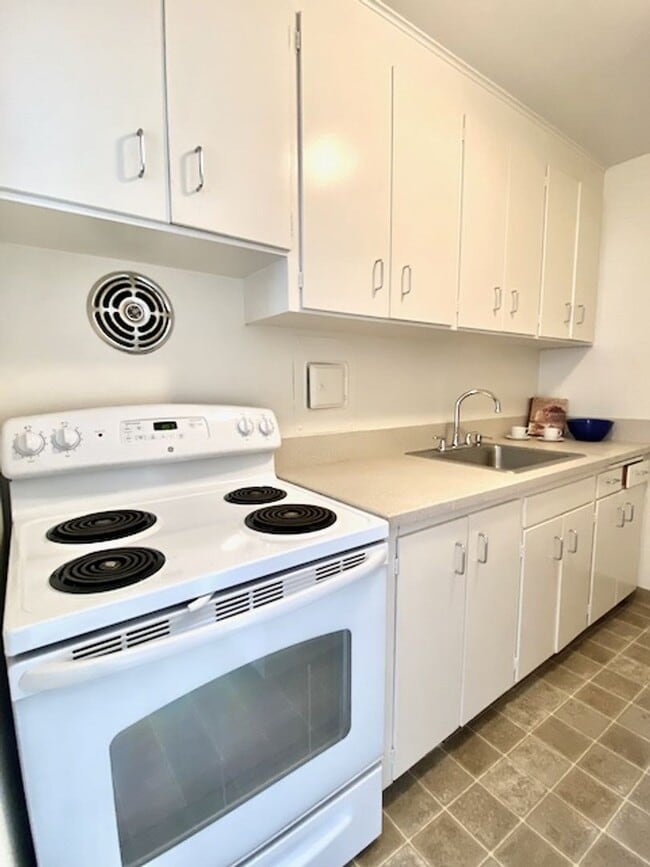 Photo - 700 E Mercer