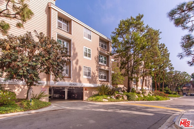 Photo - 4342 Redwood Ave