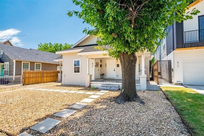 Photo - 808 W 10th St