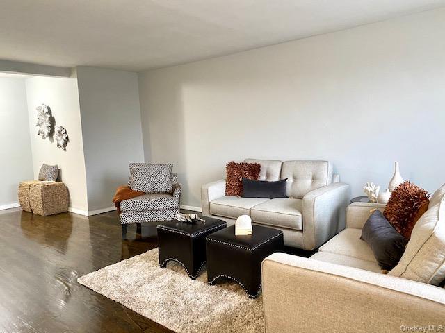 Photo - 43-60-60 Douglaston Pkwy Unidad 101