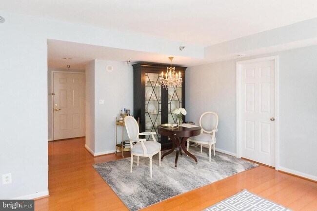 Photo - 2400 Clarendon Blvd Unidad 906