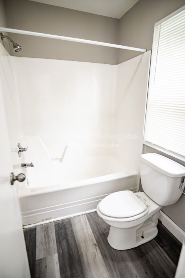 Photo - 2311 Holbrook Dr Unit 4