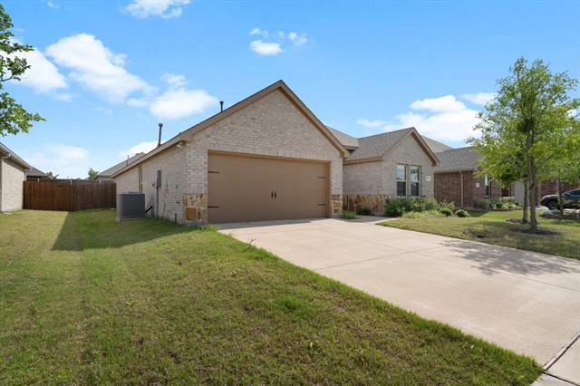Photo - 917 Dewy Glen Ln