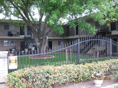 Cranbrook Court Apartments - Cranbrook Court Apartments
