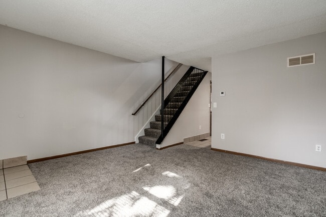 Building Photo - 2420 Delavan Ave Rental