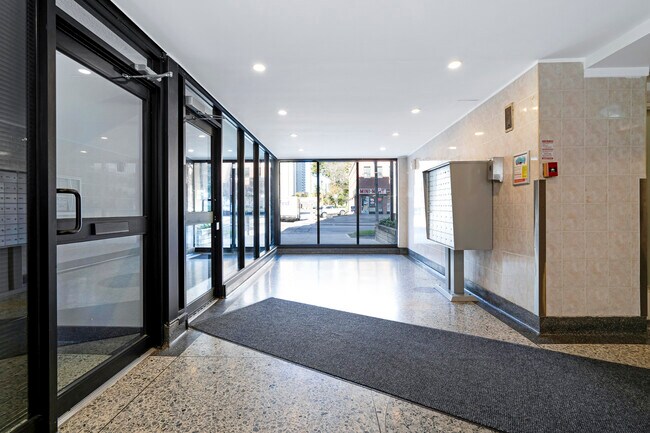 Photo - 839 Roselawn Ave