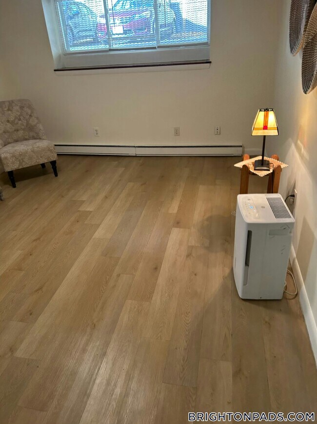 Photo - 365 Faneuil St Unidad 12