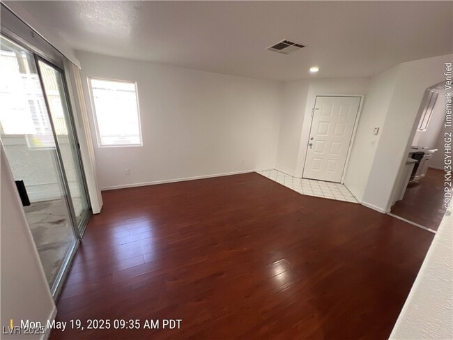 Building Photo - 1533 Linnbaker Ln Unit 104 Rental