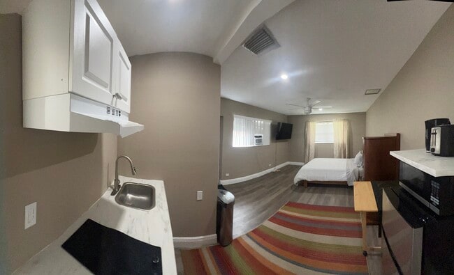 Photo - 880 NW 72nd Ter