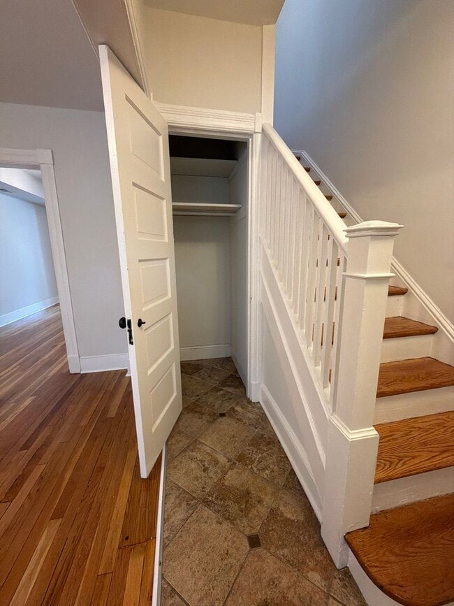 Photo - 1165 Abbey Pl NE