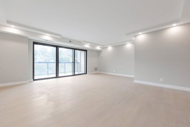 Photo - 205 Yoakum Pky Unidad 516