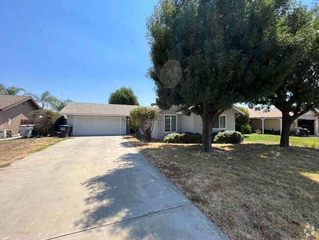 Building Photo - Great Home in North Visalia Available Now!