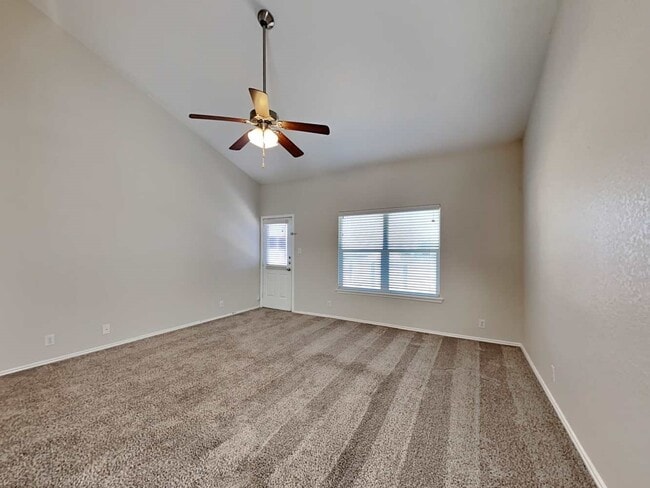 Photo - 114 Finch Knoll