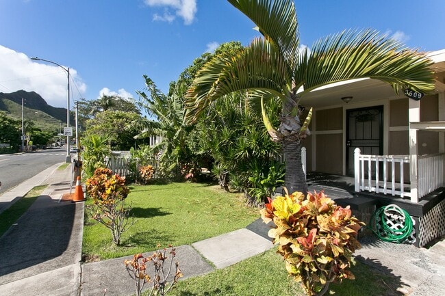 Building Photo - 3609 Leahi Ave Unit Back