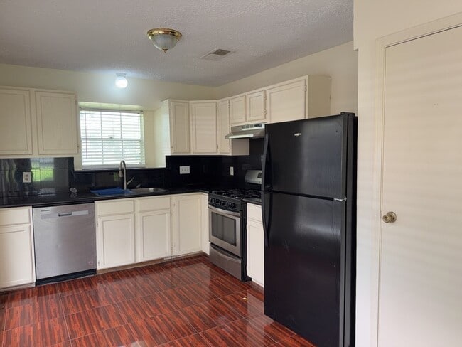 Building Photo - 1527 Lazy Spring Dr
