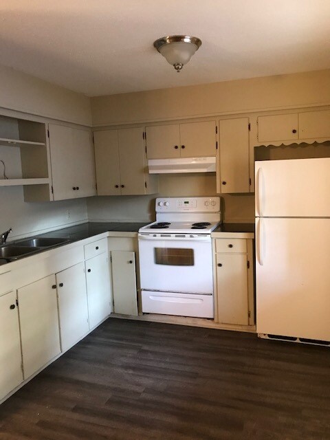 Kitchen - 317 W School St Apartment Unit C