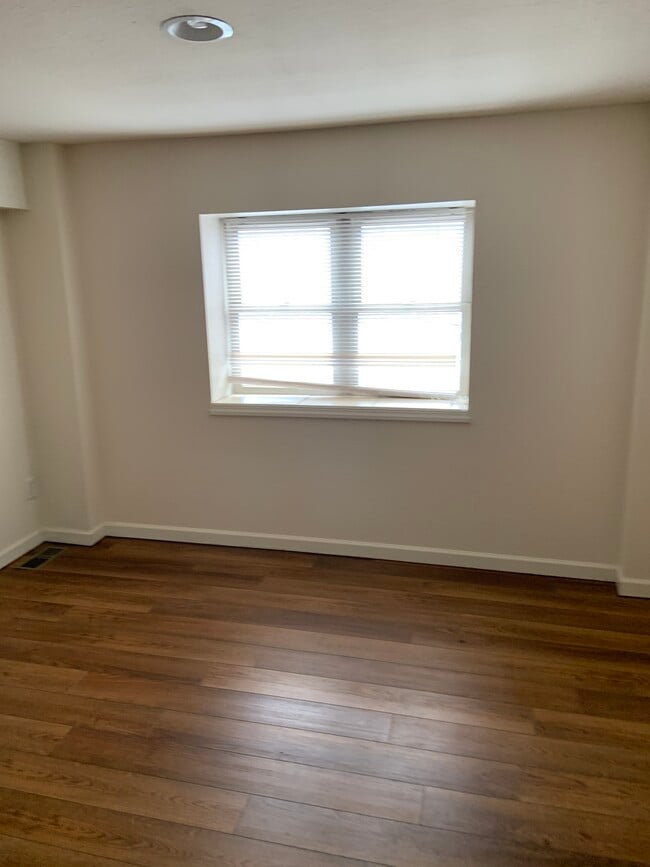 Photo - 211 Willey St