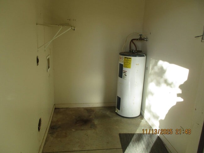 Photo - Twentieth, 914-C