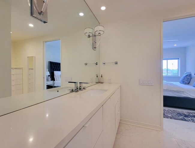 Photo - 2929 Buffalo Speedway Unit ID75002