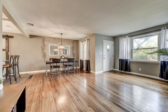 Building Photo - 2322 Cabin Hill Rd