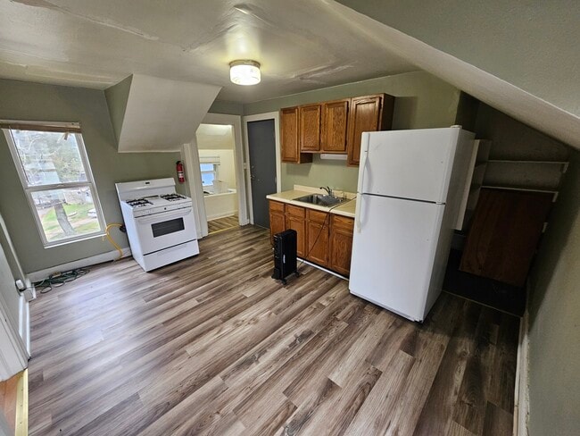 Photo - 628-630 Brandon St