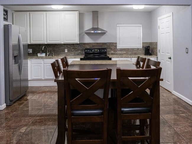 Photo - 1002 Candlewick St