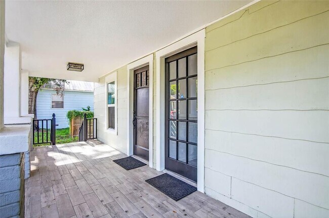 809 E Baker St
