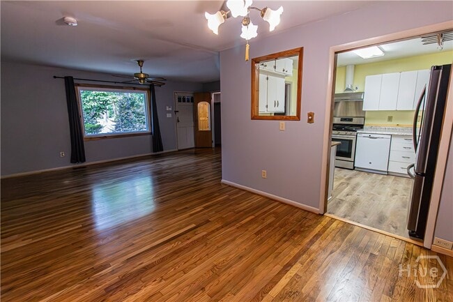 Photo - 1037 College Station Rd