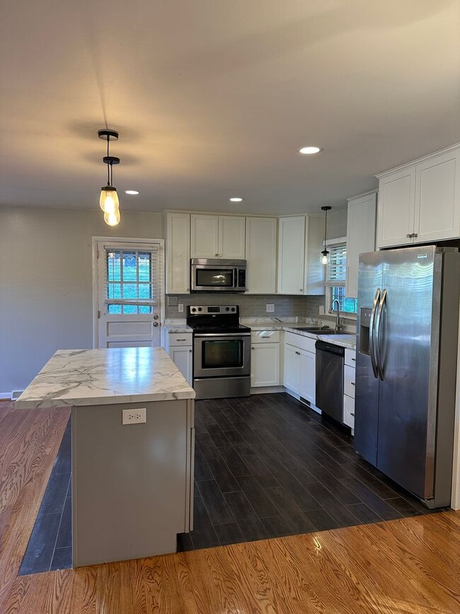 Photo - 3 bedrooms 2 baths, Split Level in the loc...