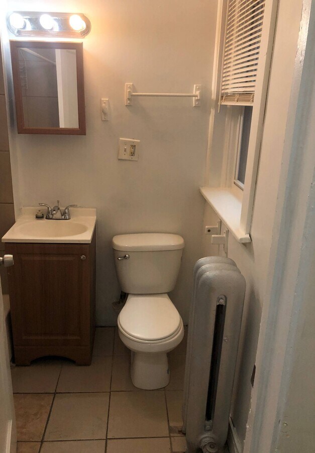 Photo - 1200 W 64th St Unidad 1