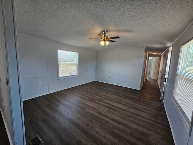 Photo - NEW LISTING!!!
