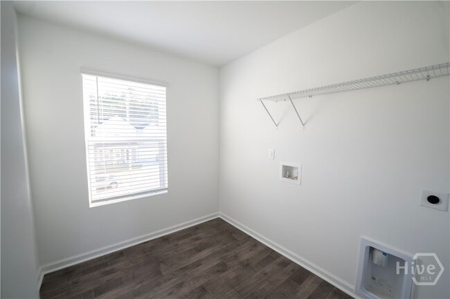 Photo - 145 Kingswood Cir