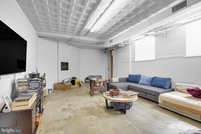 Building Photo - 2512 E Lehigh Ave Unit LL Rental