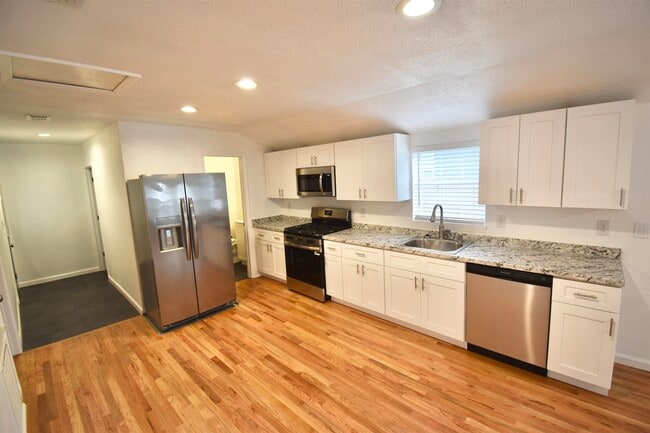 Photo - 734 W 7th Ave