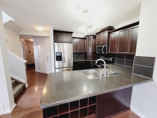 Photo - 3209 Whitelaw Dr NW