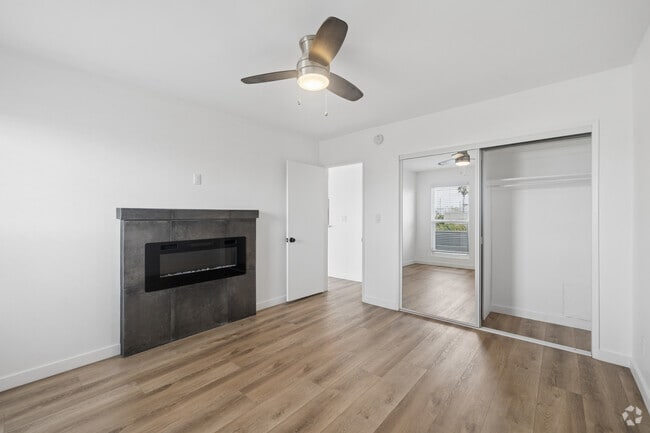 1BR, 1BA - 795SF - Bedroom