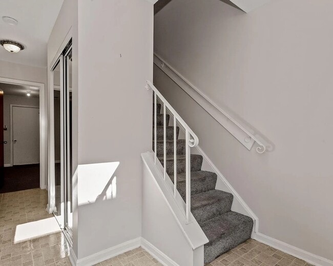 Photo - 1902 Curtis Ct SE