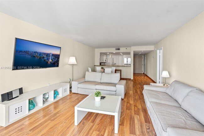 Photo - 555 NE 15th St Unidad 14G