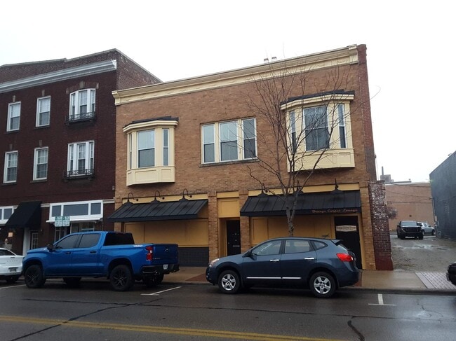 Building Photo - 130 N Columbus St Unit Front Upper Apt