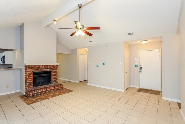 Photo - 1365 Roan Dr