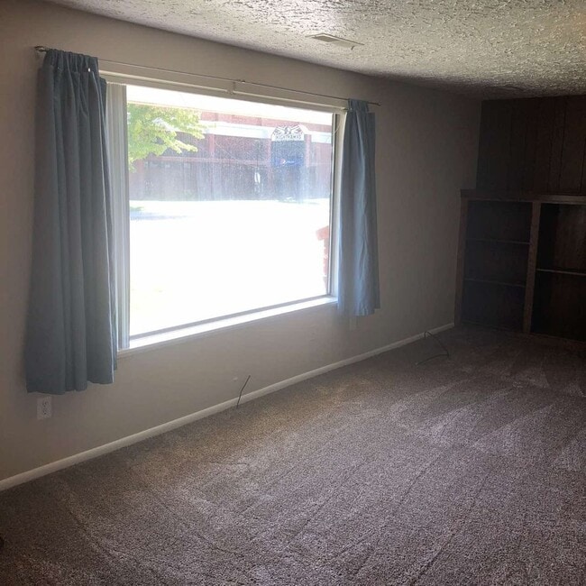324 E Dewey Ave