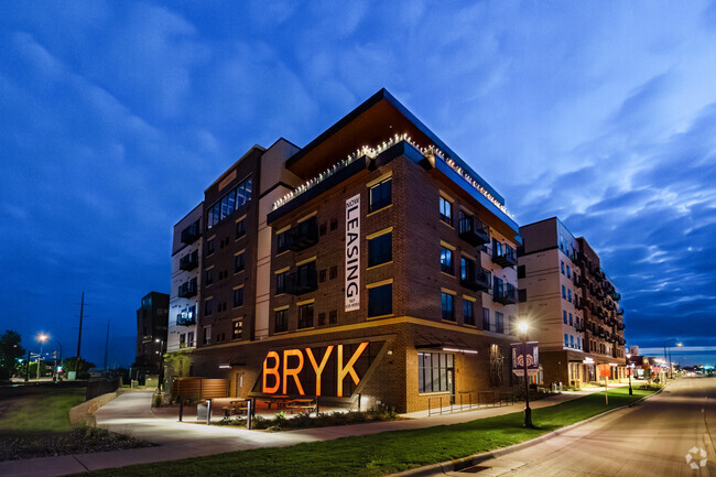 Building Photo - Bryk on Broadway Rental