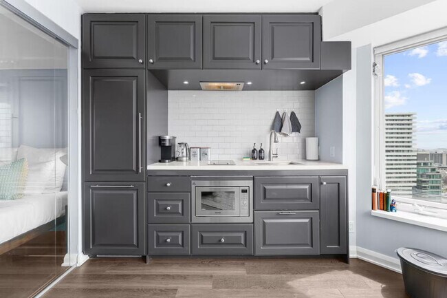 Photo - 125 Yorkville Ave Unit ID1316392P