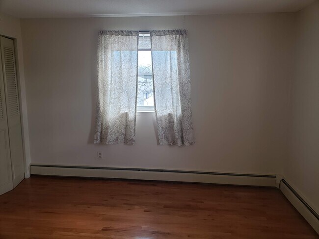 bedroom view 2 - 100 Quarry St Unit 10