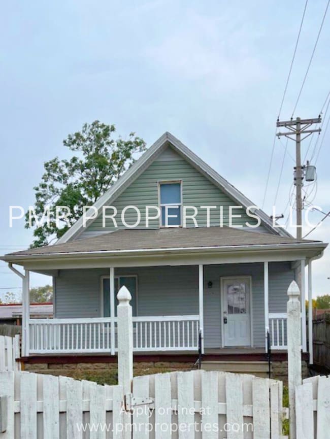 Building Photo - 4 Bedrooms/1 Bathroom House