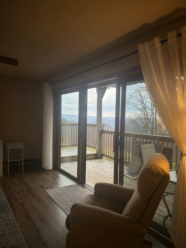 Photo - 164-311 Hanging Rock Villas