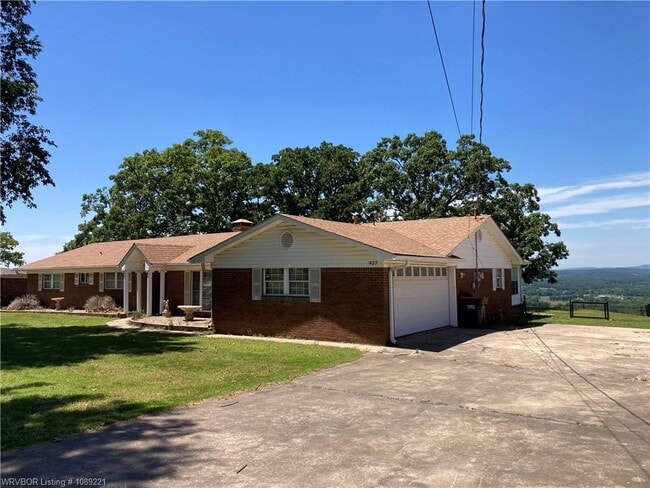 Photo - 927 Skyline Dr