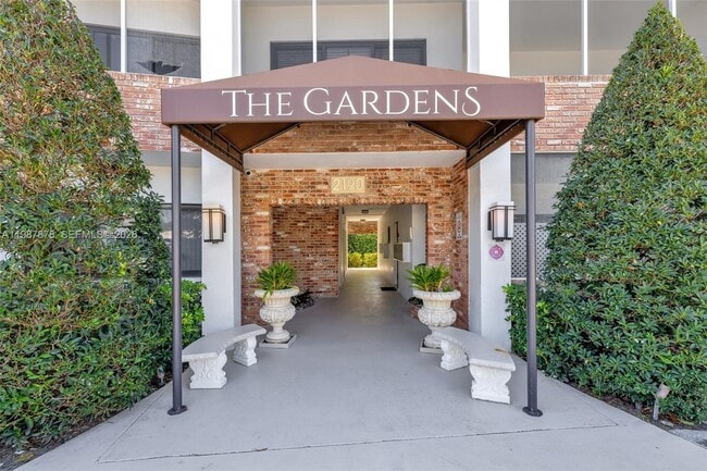 Building Photo - 2190 NE 51st Ct Unit 204